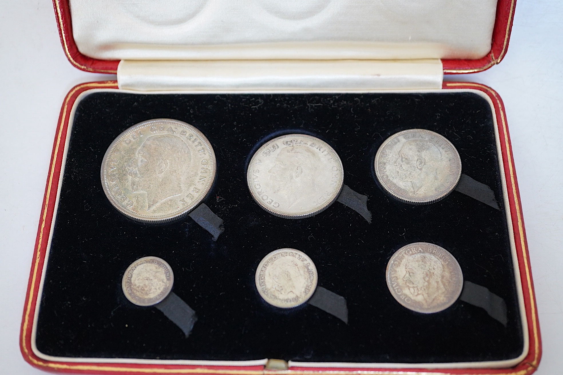 British silver coins, George V ‘New Type’ six coin set, 1927, wreath crown to threepence, UNC, toned, in case of issue